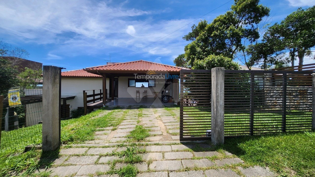House for vacation rental in Garopaba (Praia do Silveira)