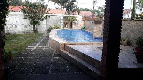 Alquilo casa de 3 habitaciones, con hermosa piscina con cascada para adultos y niños