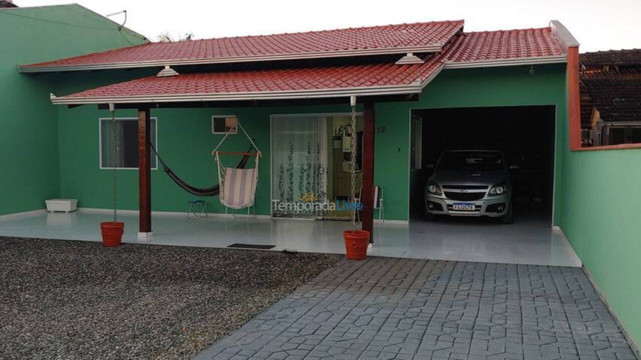 Casa para alquiler de vacaciones em Balneário Barra do Sul (Praia do Bispo Centro)