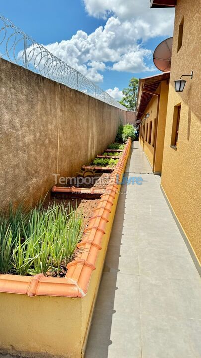 Granja para alquiler de vacaciones em Bragança Paulista (Bairro do Menin)