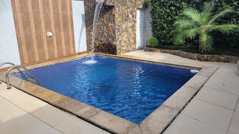 Piscina com cascata 4×3