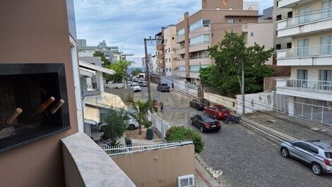 APARTMENT LOCATED 300 METERS FROM MAR DE BOMBS