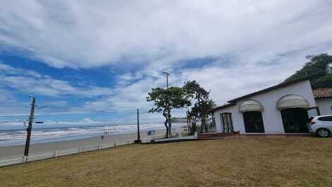 Vista lateral da casa