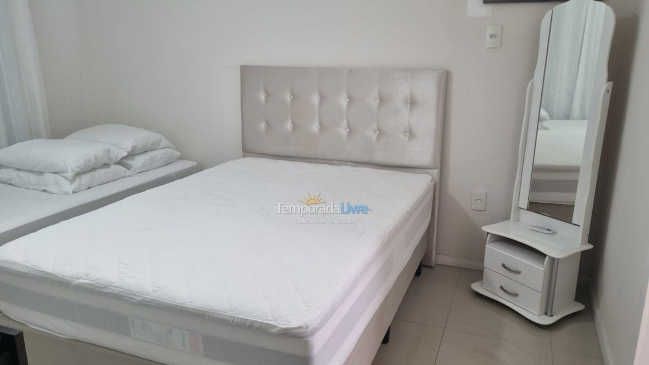 Apartamento para aluguel de temporada em Itapema (Meia Praia)