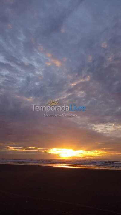 Apartamento para aluguel de temporada em Praia Grande (Praia do Caiçara)