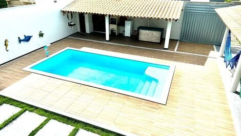 Casa de 5 suites con piscina, a 1300m de la playa.