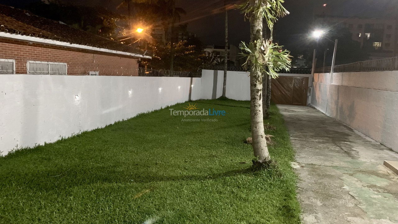 Casa para aluguel de temporada em Guarujá (Enseada)