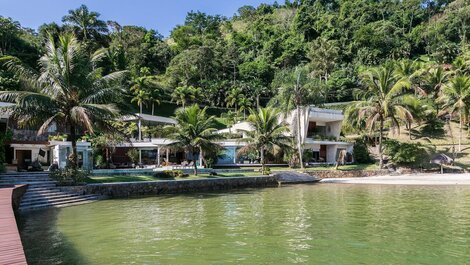 Ang022 - Beautiful seaside villa in Angra dos Reis