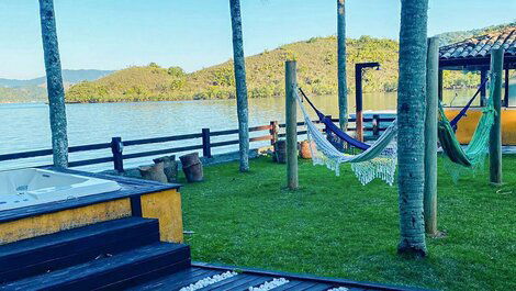 Ang062 - Linda casa beira-mar em condomínio de Angra dos Reis