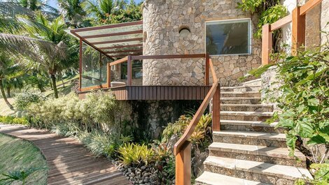Ang056 - Magnificent house right on the sand with private beach