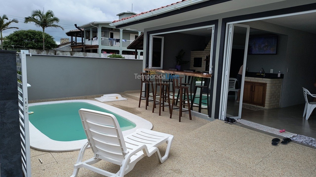 Casa para aluguel de temporada em Palhoça (Praia da Pinheira)