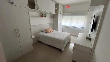 Excellent 2 bedroom property located 30 meters from the beach