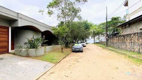 House facing the sea, Pedra Verde