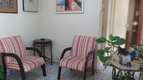 Apartment with balcony 100 meters from Pitangueiras beach