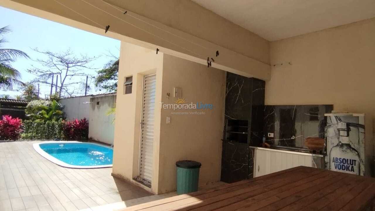 House for vacation rental in Caraguatatuba (Morro do Algodão)