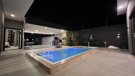 Private house/100 meters sea/heated pool, air conditioning, wi-fi