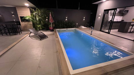 Private house/100 meters sea/heated pool, air conditioning, wi-fi