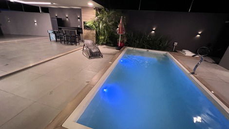 Private house/100 meters sea/heated pool, air conditioning, wi-fi