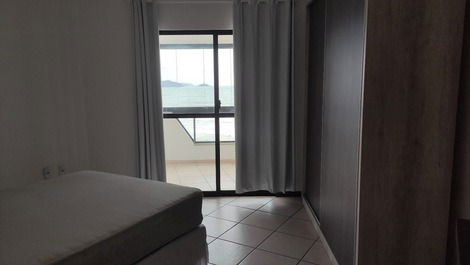 Lindo Apartamento frente mar em Meia Praia