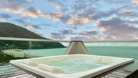 110 - Splendid duplex penthouse with panoramic views of Praia...