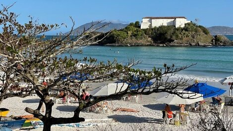 Suíte em frente a praia do Forte em Cabo Frio