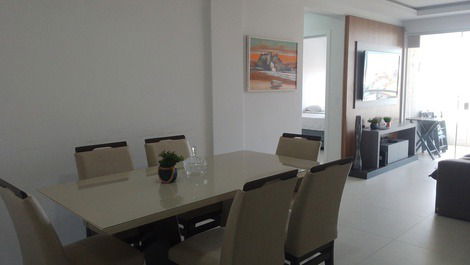 Apartment 1 and a half blocks from the sea with swimming pool at Praia de Ingleses CENTRO