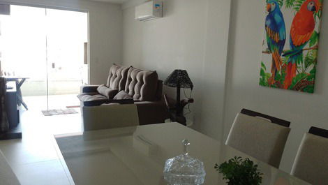 Apartment 1 and a half blocks from the sea with swimming pool at Praia de Ingleses CENTRO