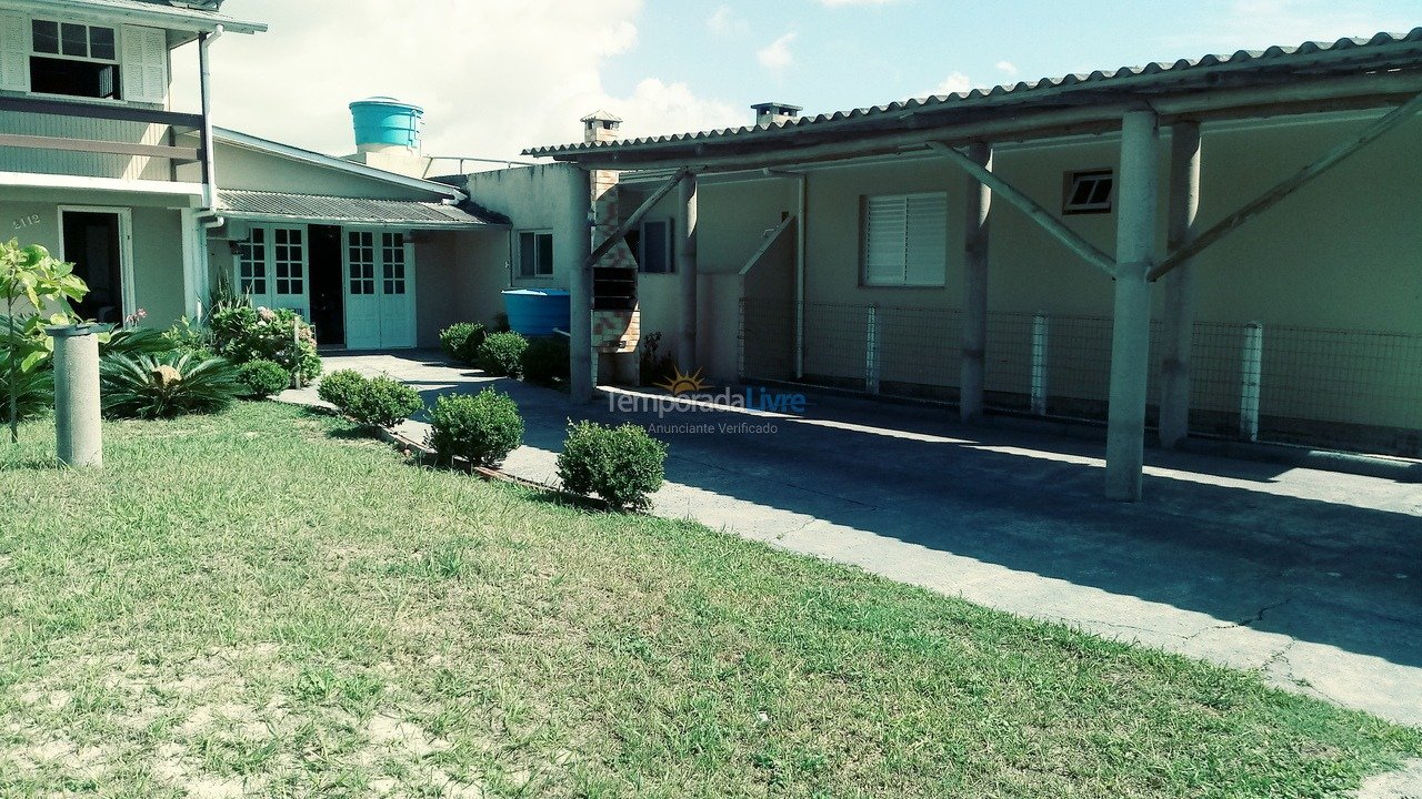 Casa para alquiler de vacaciones em Balneário Arroio do Silva (Jardim Atlântico)