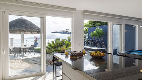 ACONCHEGANTE CASA DE ALTO PADRÃO, BEIRA MAR EM PORTO BELO