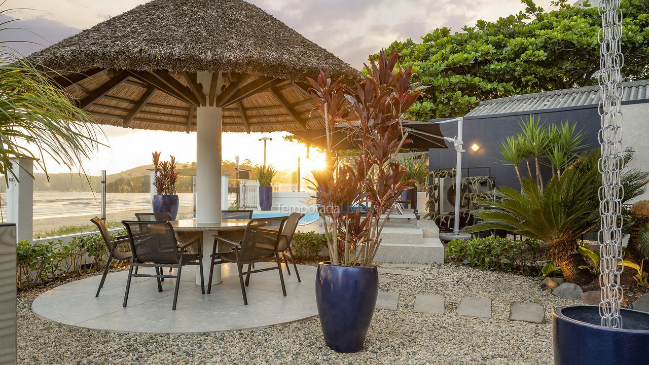 Casa para alquiler de vacaciones em Porto Belo (Praia do Pereque)