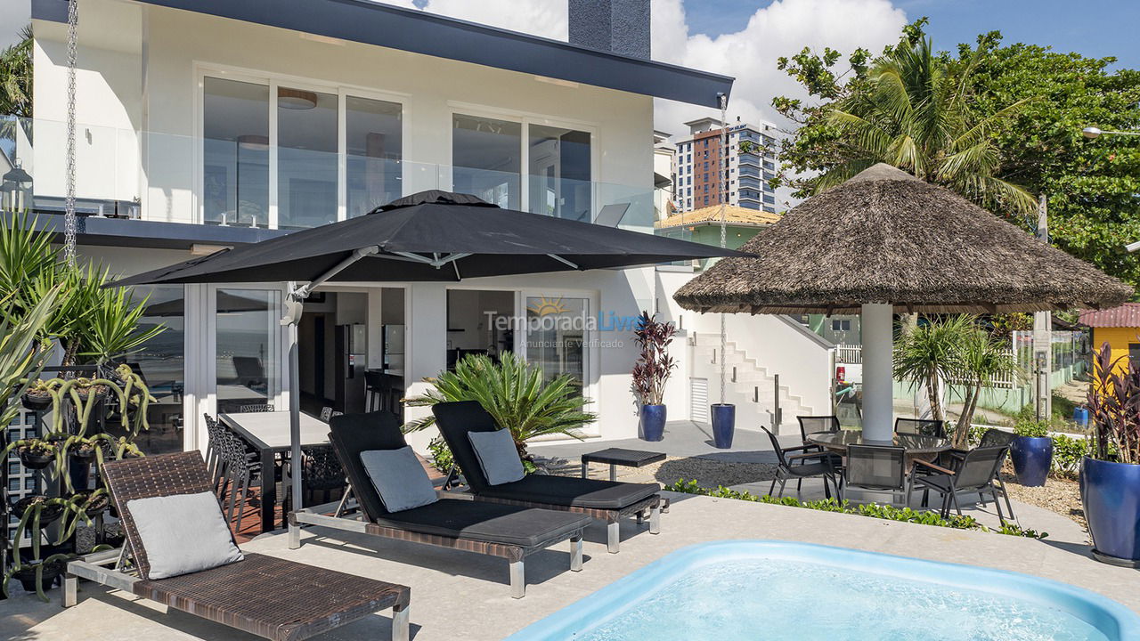 Casa para alquiler de vacaciones em Porto Belo (Praia do Pereque)