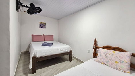 Quarto triplo com ventilador