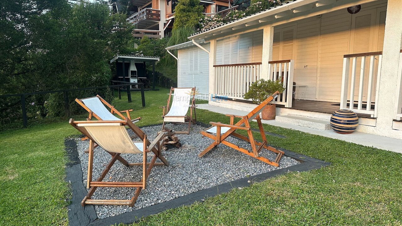 Casa para alquiler de vacaciones em Campos do Jordão (Capivari)