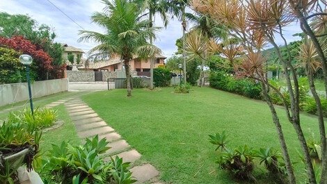 House with Sea View, Pool, 20 meters from Praia Brava