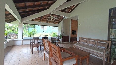 Casa con vistas al mar, piscina, a 20 metros de Praia Brava