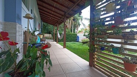 Excellent house with pool, gourmet area and 6 air conditioners