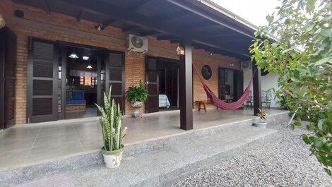 Super cozy house, close to the sea, with fireplace, book now