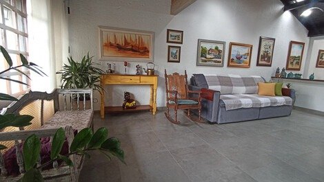 Super cozy house, close to the sea, with fireplace, book now