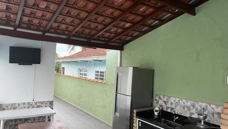 Casa com piscina na praia da Massaguaçu em Caraguatatuba