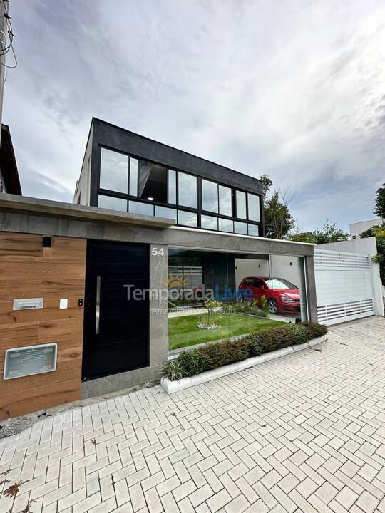 Casa para alquiler de vacaciones em Balneário Camboriú (Praia do Estaleiro)