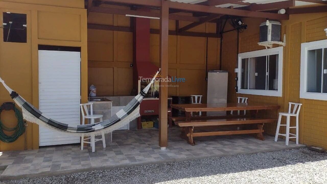 Casa para aluguel de temporada em Navegantes (Meia Praia)
