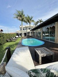 Maravillosa casa frente al mar con piscina en Pinheira