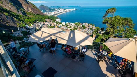 Visual vidigal pool house