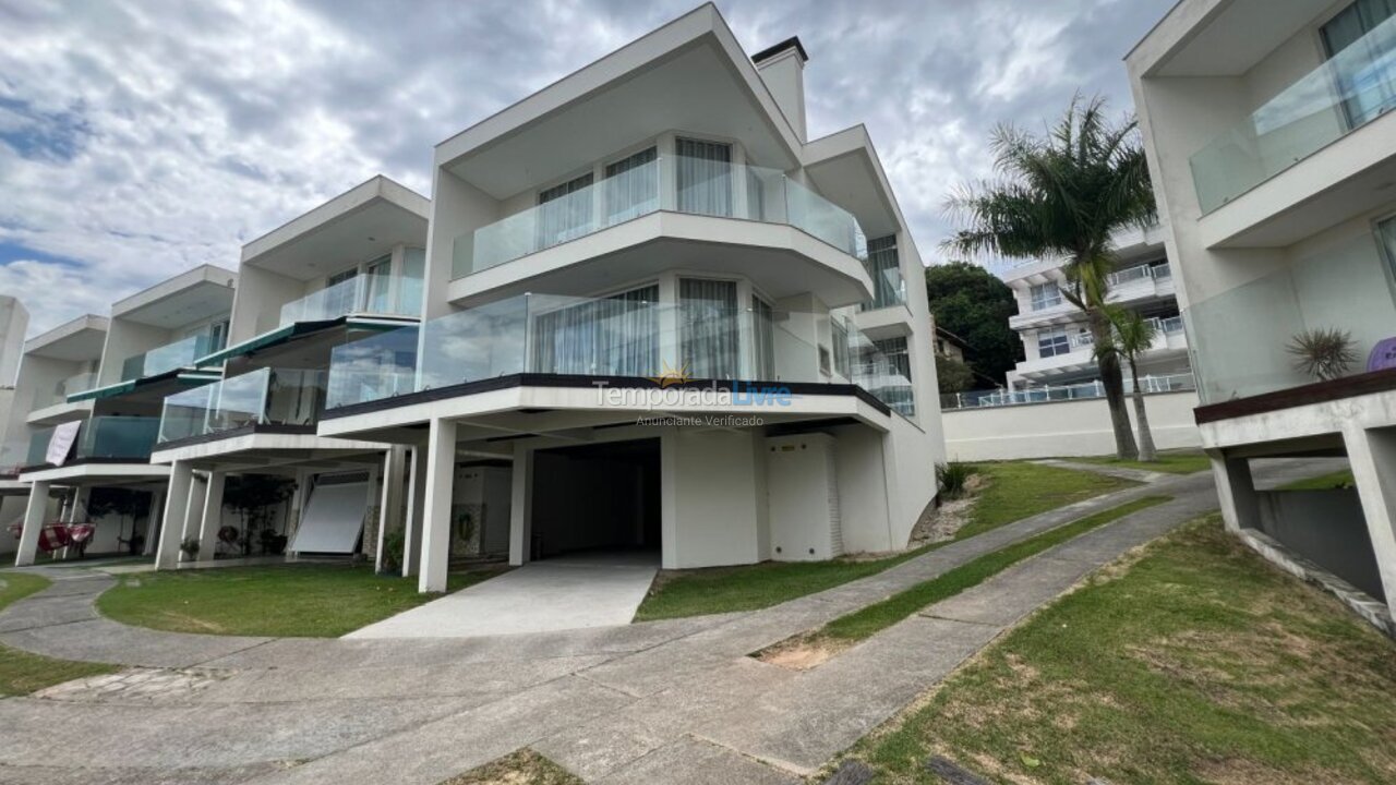 House for vacation rental in Bombinhas (Praia da Lagoinha)