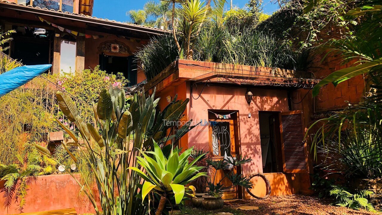 Casa para aluguel de temporada em Cotia (Vila Santo Antônio)