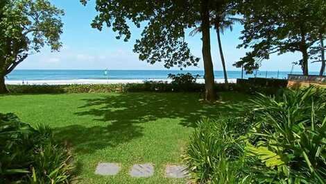 Casa frente ao mar na praia de Camburi