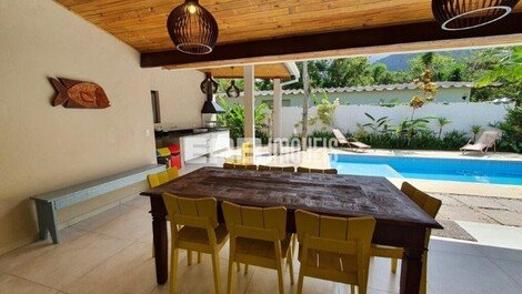 Comfortable house with pool for seasonal rentals, 120m from the beach