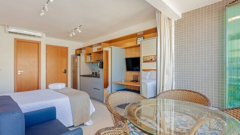 Bedroom and living room 220m from Farol da Barra Beach