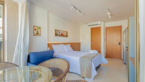 Dormitorio y salón a 220m de la playa Farol da Barra