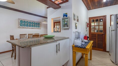 Amplia casa en Condomínio Clube a 350m de la playa